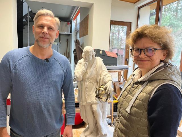 na fot. od lewej: Rafał Rychter / dziekan ASP oraz Sylwia Nowicka / Dyrektor Muzeum w Lewkowie / fot. Muzeum w Lewkowie