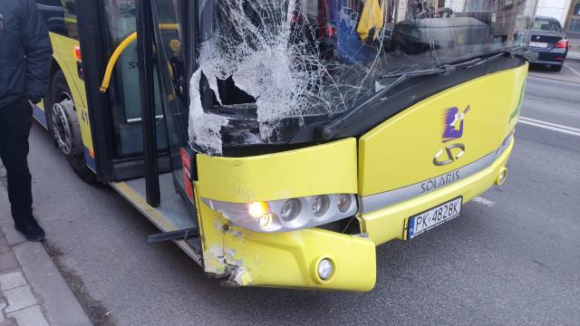Osobówka i autobus