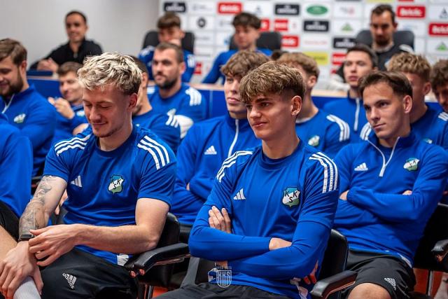 Z wartą na wyjeździe