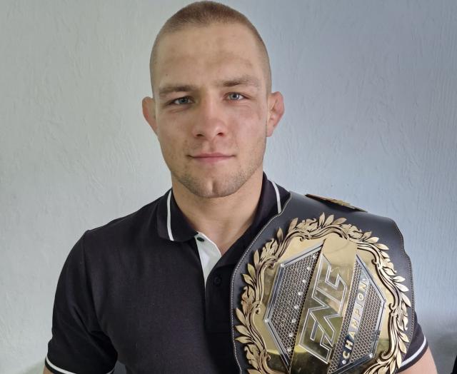 Kraska w obronie pasa