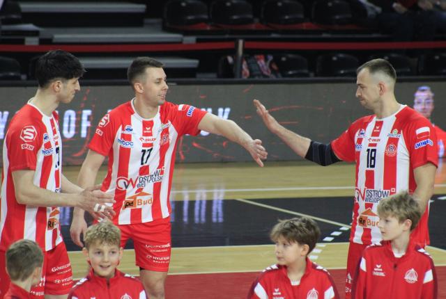 Przedłużają kontrakty