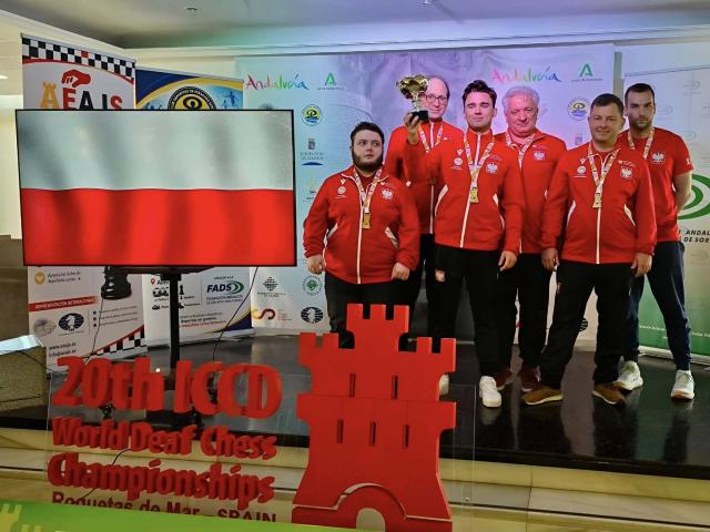 Piekielny ozłocony z drużyną