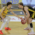 na fot. Michał Pluta imponuje ostatnio nie tylko celnymi trójkami, ale także liczbą przechwytów