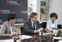 od lewej: Ewa Matecka, Jarosław Urbaniak, Marlena Maląg