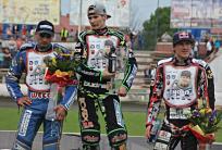 na fot. Podium XIX Memoriału Rifa Saitgariejewa. Bartosz Zmarzlik (II miejsce), Patryk Dudek (I miejsce) i Maciej Janowski (III miejsce)