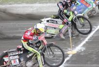 na fot. Kamil Brzozowski (kask niebieski) i Tomasz Jędrzejak (kask biały)