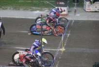 na fot.: Start do wyścigu młodzieżowego, który podwójnie wygrali ostrowianie.
