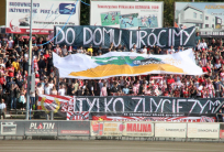 na fot. Wymowny transparent kibiców Ostrovii
