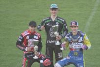 na fot.: podium wtorkowych zawodów w Ostrowie, z lewej Nikodem Łuczak