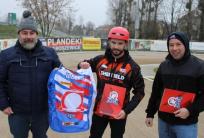 na fot.: prezes Omegi Jarosław Lis z Pawłem Idziorkiem i Marcinem Kołatą