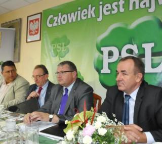 Od lewej: Piotr Walkowski - poseł RP, Wojciech Jankowiak- wicemarszałek województwa wielkopolskiego, Krzysztof Grabowski- radny sejmiku wojewódzkiego, Antoni Hadryś- zastępca wójta gminy Ostrów