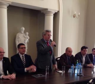 Ryszard Czrnecki (w środku), wiceszef PE
