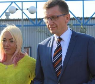 na fot. od lewej: Marta Walczykiewicz / kajakarka, mistrzyni olimpijska, Dariusz Grodziński / kandydat KO na urząd prezydenta Kalisza