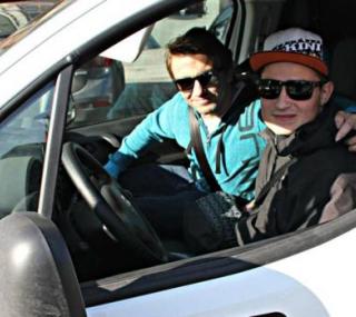 Kyle Newman i Nicklas Porsing w drodze na zgrupowanie