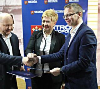 W poniedziałek w Ostrowie podpisano umowę na organizację meczu Polska - Dania na Stadionie Miejskim