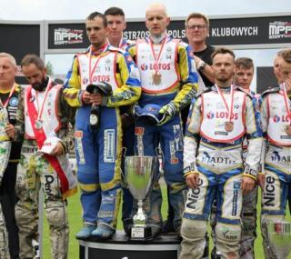 na fot. Tak było przed rokiem. Stal Gorzów na najwyższym stopniu podium, Falubaz Zielona Góra ze srebrnym medalem, a brąz wywalczył GKM Grudziądz