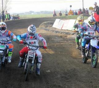 na fot. Start w rywalizacji na pitbike'ach ma duże znaczenie