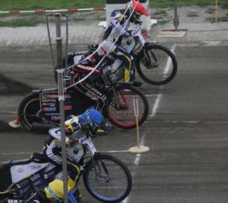 na fot. Start do wyścigu Arged Malesa TŻ Ostrovia – Bogdanka Motor Lublin