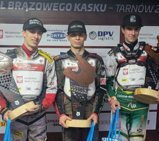 na fot. od lewej: Sadurski, Krawczyk i Karczewski. Najlepsza trójka Finału Brązowego Kasku / fot. materiały TŻ Ostrovia