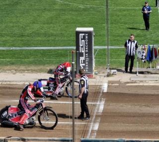 na fot.: Paweł Sitek (kask czerwony)