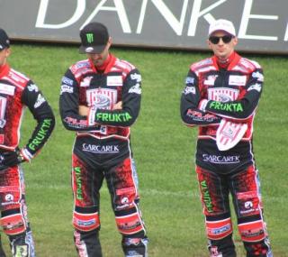 na fot. od lewej: Wiktor Jasiński, Chris Holder i Tobiasz Musielak